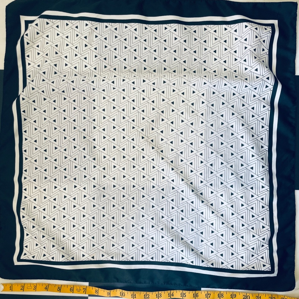 Black and White Geometric Patterned Scarf
